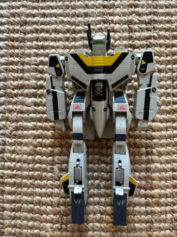 초시공요새 1/55 초합금 발키리 vf-1s 해골 전투기