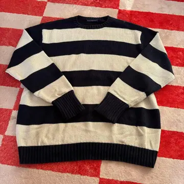 BRANDY MELVILLE 보더 니트 스웨터