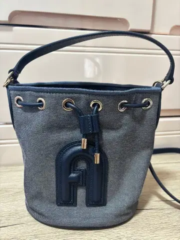 FURLA 훌라 버킷 백