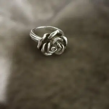JEAN PAUL GAULTIER 로즈 반지