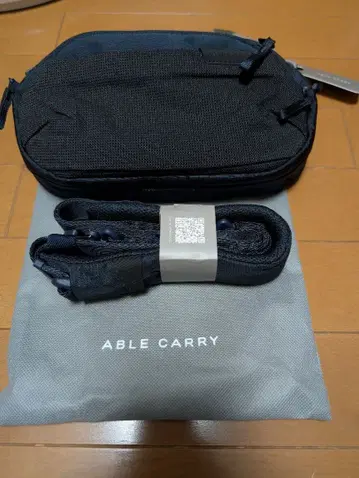 ABLE CARRY 네이비 바디백 코어 슬링