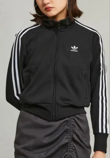 [ 연휴 특별 가격 인하 ] adidas 아디다스 트랙 자켓 니트