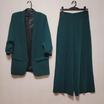 [새상품급] ZARA WOMAN 다크 그린 셋업 XS