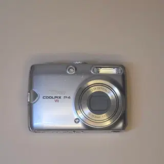 니콘 쿨픽스P4 / Nikon Coolpix P4 / Silver | 브랜드 중고거래 플랫폼