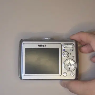 니콘 쿨픽스P4 / Nikon Coolpix P4 / Silver | 브랜드 중고거래 플랫폼