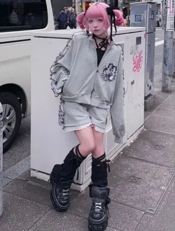 인기 완판템 [ GALFY x kuua ] 콜라보 셋업 그레이