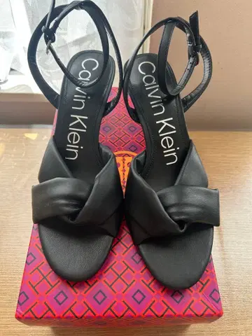 Calvin Klein 블랙 뮬 (사이즈 8 일본 25cm)