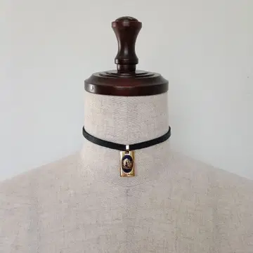 LIMOGES FRANCE 천연 가죽 블랙 초커