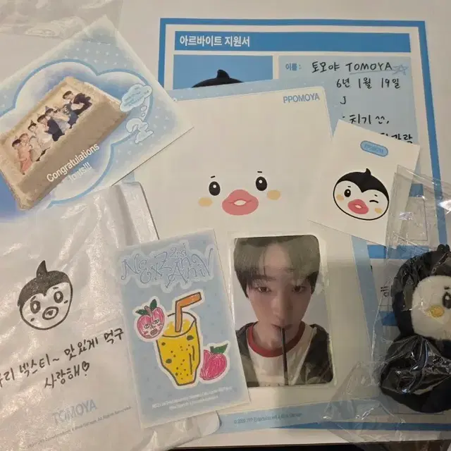 넥스지 팝업 토모야 뽀모야 인형 포카 말랑뱃지