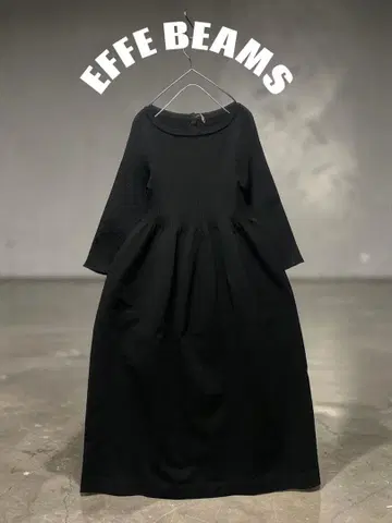 EFFE BEAMS 백 버튼 니트 원피스 빔즈