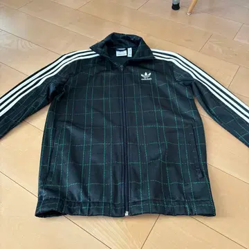 adidas 트랙 자켓 체크 무늬