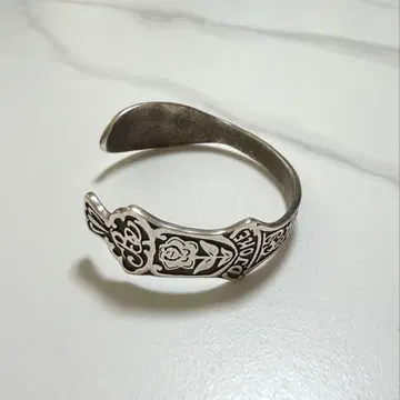 BEAT.F.P.G 'SPOON KEY BANGLE' SILVER