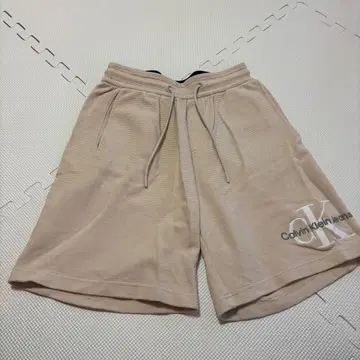 Calvin Klein Jeans 리브 하프 팬츠