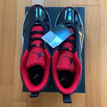 조던 맥스 아우라 6 블랙/레드 29.5cm
