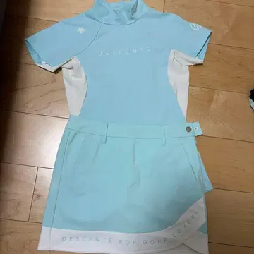 최종 가격 인하. 데상트 골프 모크넥 스커트 셋업 M 스카이블루