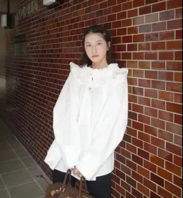 CLANE 러플 넥 블라우스