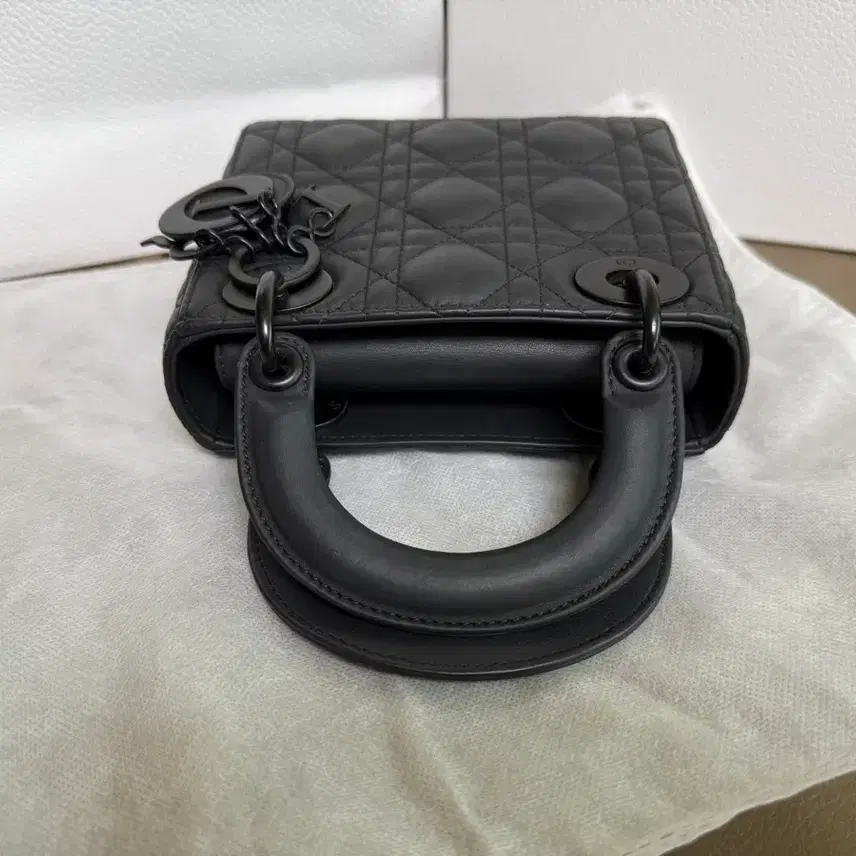 디올 레이디디올 미니백 울트라 매트블랙 사진 7