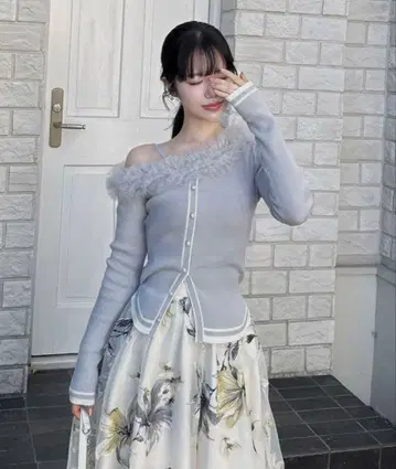 새상품급 ROYAL PARTY 원숄더 튤 배색 니트