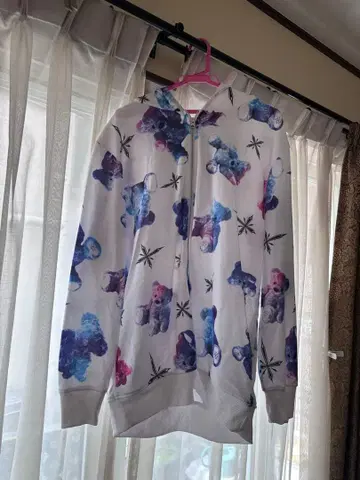 TRAVAS TOKYO 컬러풀 곰 후드티