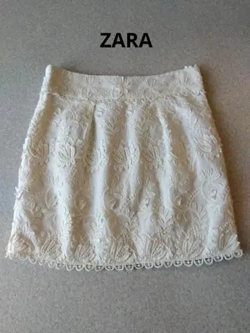 ZARA 자수 화이트 컬러 엘레강트 스커트