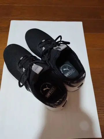 Puma 소프트폼 블랙 스니커즈 22.5cm
