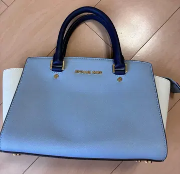 MICHAEL KORS 라이트 블루 핸드백
