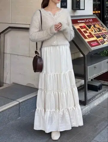 코코딜 레이스 절개 티어드 새틴 스커트