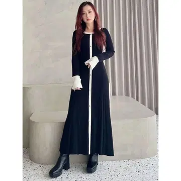 바이컬러 플레어 슬리브 니트 원피스
