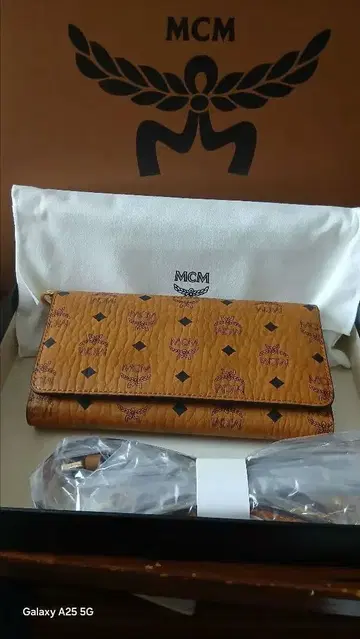 MCM 3단 폴더형 지갑