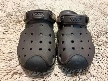 크록스 샌들 브라운 M9