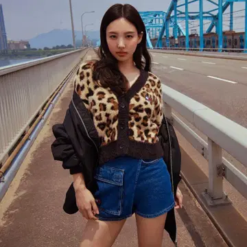 [새상품급] tommyjeans 숏 데님 팬츠 스커트 TWICE 나연