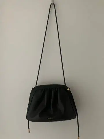 A.P.C 아페쎄 Ninon 드로우 스트링 백 노멀 새상품급
