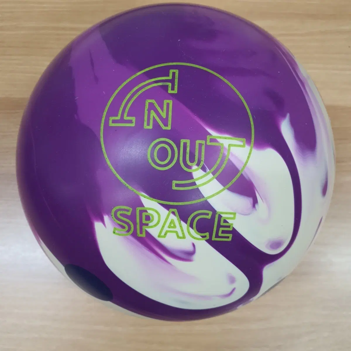 ULTIMATE DEFENDER ボウリングボール 14LB