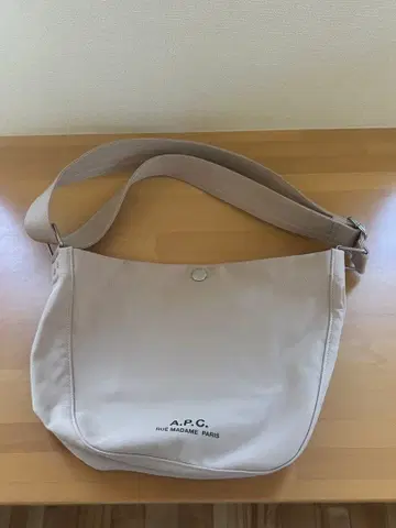 A.P.C. 숄더백 베이지