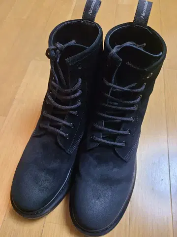 Alexander McQueen 스웨이드 부츠