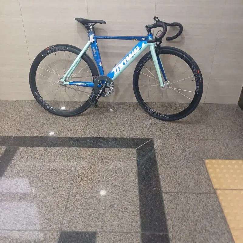 언노운 샤크 반차