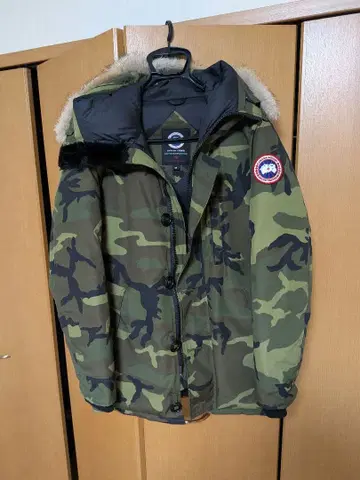 Canada Goose 카모 패턴 다운 자켓