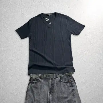 00s 아카이브 립 브이넥 티 그런지 오피움
