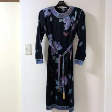 레오나르 원피스 꽃무늬 네이비 벨트