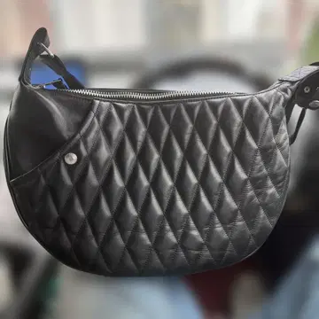 SCHOTT 패디드 바나나 백 퀼팅 백