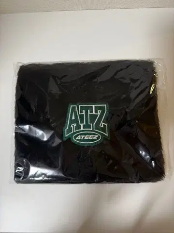 ATEEZ 2025 팬미팅 한정판 MD 복슬복슬 퍼 파우치 블랙