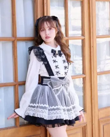 미개봉 새상품 LIZLISA 메이드 서스펜더 부착 스커트 블랙