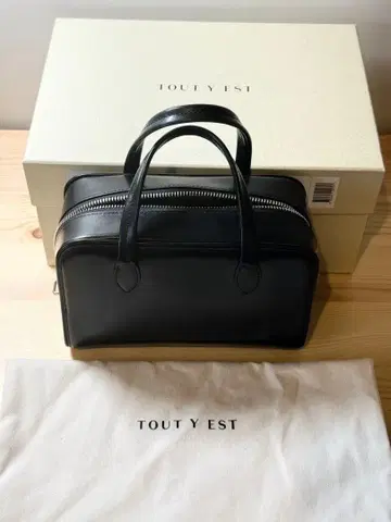 TOUT Y EST 블랙 핸드백