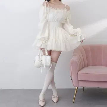 NICE CLAUP 티어드 미니 원피스