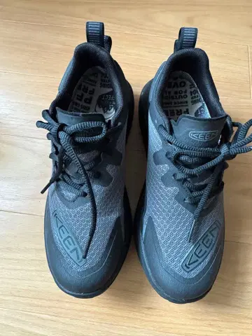 KEEN 방수 스니커즈 22.5cm 블랙
