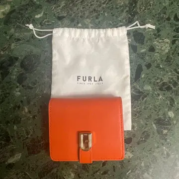 FURLA 접이식 지갑 오렌지 골드 금장 장식