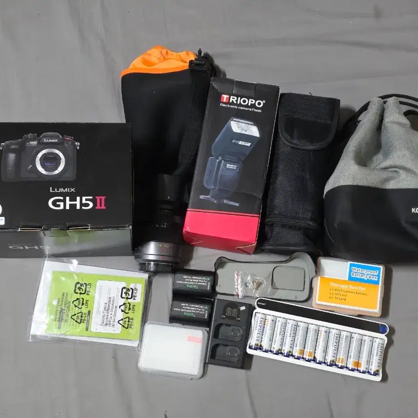 파나소닉 루믹스 GH5 II + 14-140mm 렌즈 팝니다.
