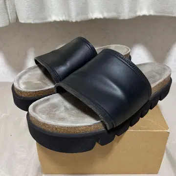 [새상품급] Hender Scheme caterpillar 가죽 샌들