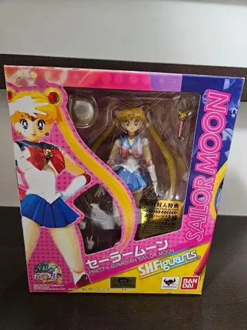 BANDAI S.H.Figuarts 세일러문 피규어