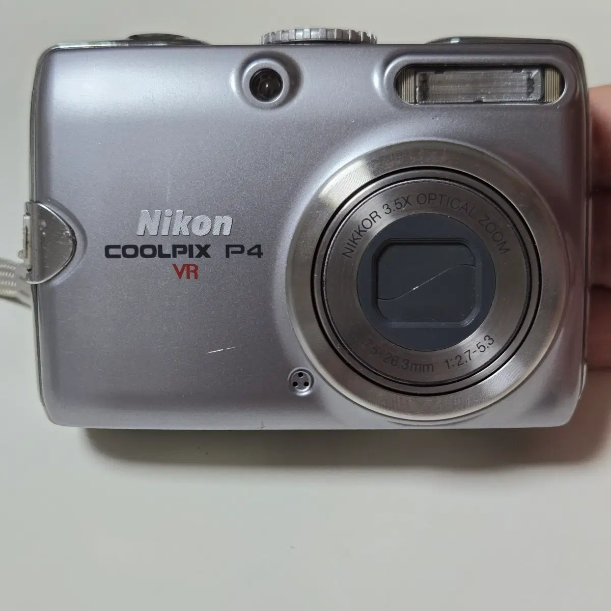 Nikon COOLPIX P4 シルバー